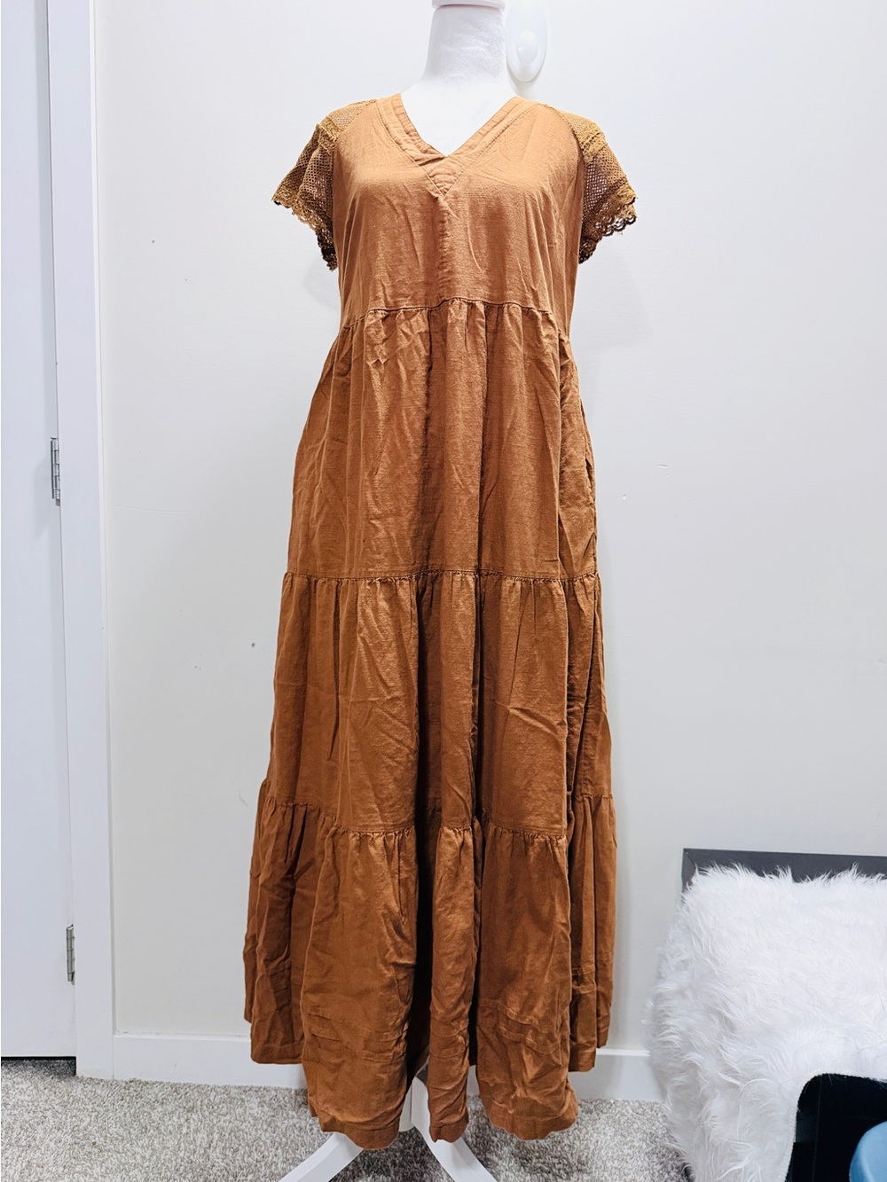 Old Navy Women's Tiered V-Neck Maxi Dress in Tan Size M Tall Grand